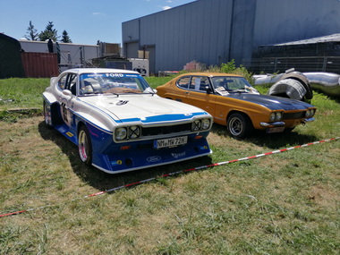 Schapschsse und Impressionen
vom vollen Parkplatz mit Capri's.
Schapshots and impressions
from the full car park with Capri's.